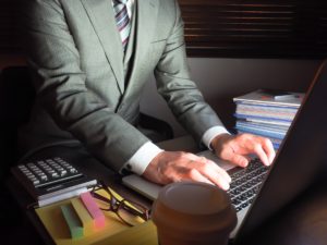 ネット予約は夜や電車の中